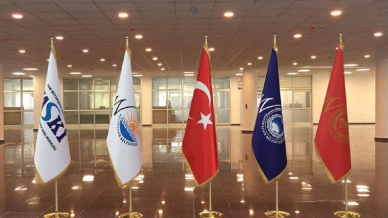 Kurumsal Kimliğinizi Yansıtan Bayrak Modelleri! Ofisinizde Prestijli Dokunuş!