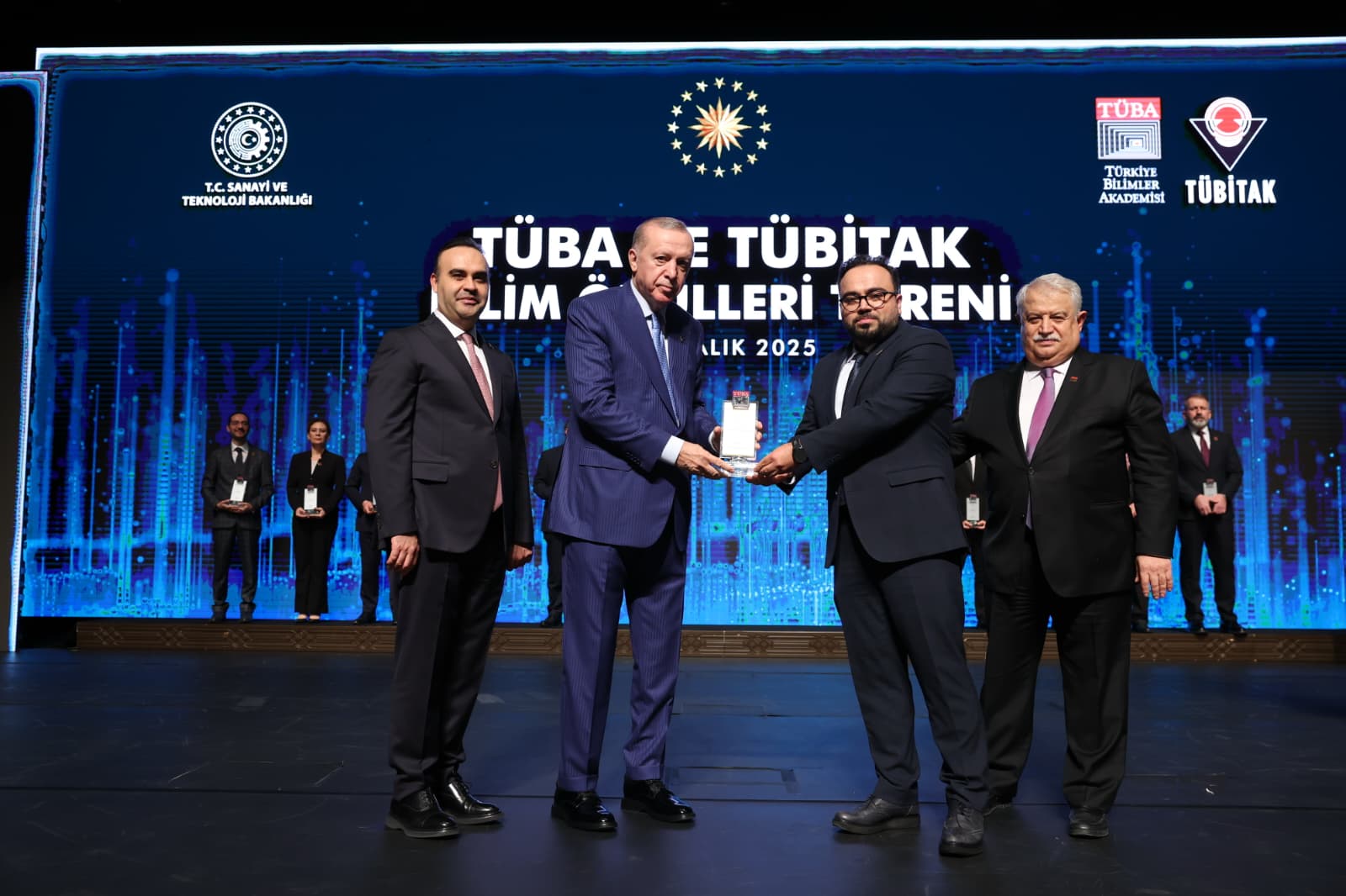 Çip Kart Boyutunda Enerji: Boğaziçi Üniversitesi’nden TÜBA Ödüllü Hermetik Mikro Batarya Hamlesi